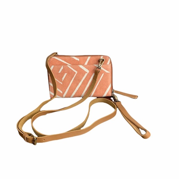 NWT Wallet - Crossbody Wallet with detachable strap. Fabric and leather. - Picture 3 of 9
